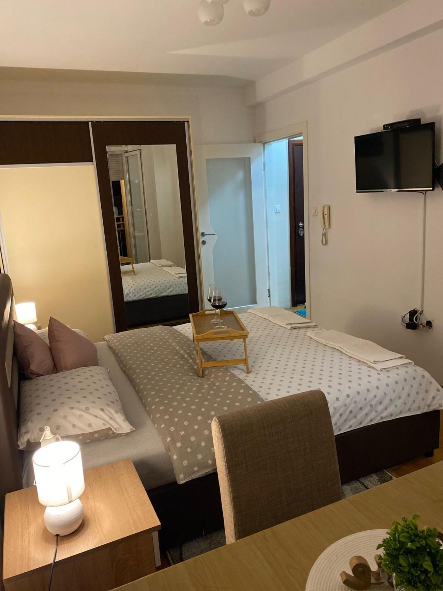 Apartman Ns Dan Centar Νόβι Σαντ Εξωτερικό φωτογραφία